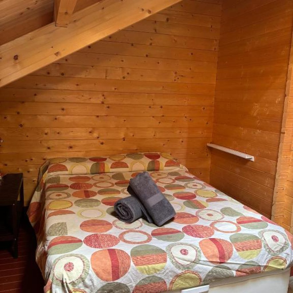 Casa rural La Huerta - Dormitorio con cama doble