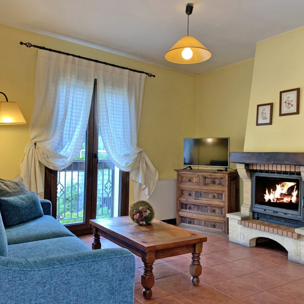 Apartamentos rurales Valle de El Paular - 2px -Aguilón - Salón