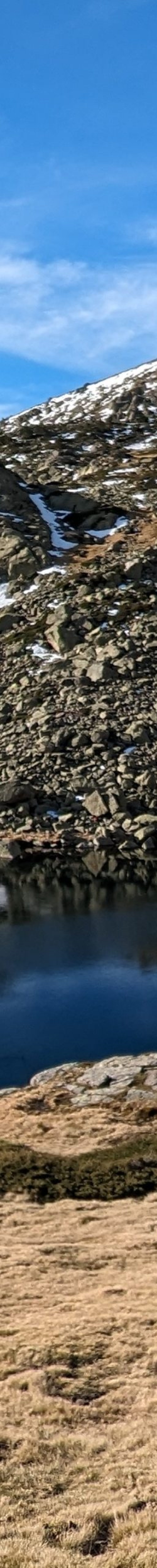 Laguna Grande de Peñalara en el circo glaciar del Parque Nacional de la Sierra de Guadarrama