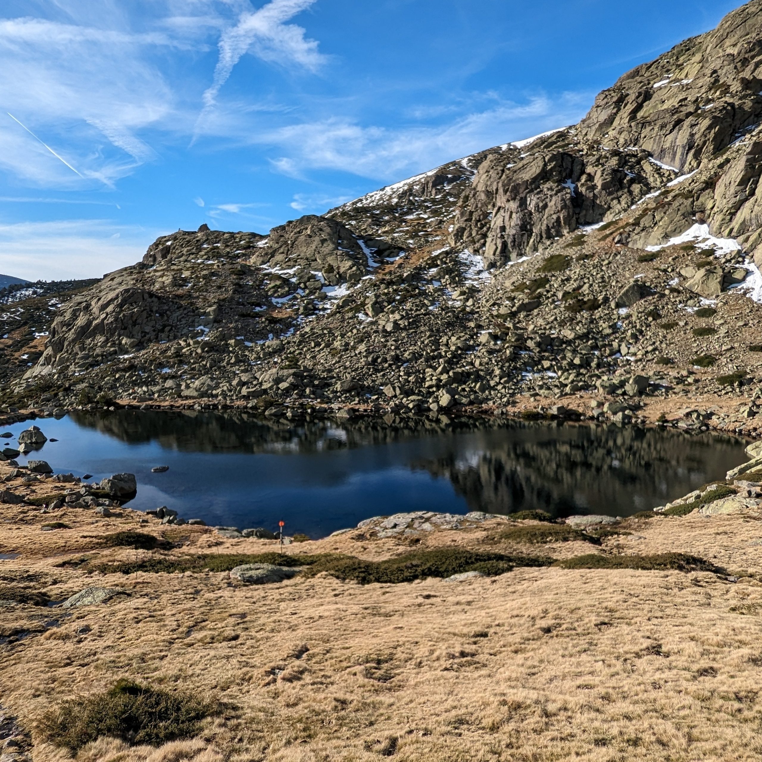 Laguna Grande de Peñalara en el circo glaciar del Parque Nacional de la Sierra de Guadarrama