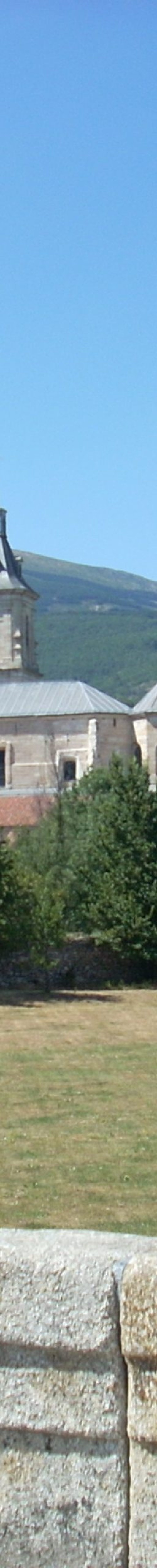Monasterio de El Paular visto desde el Puente del Perdón sobre el río Lozoya
