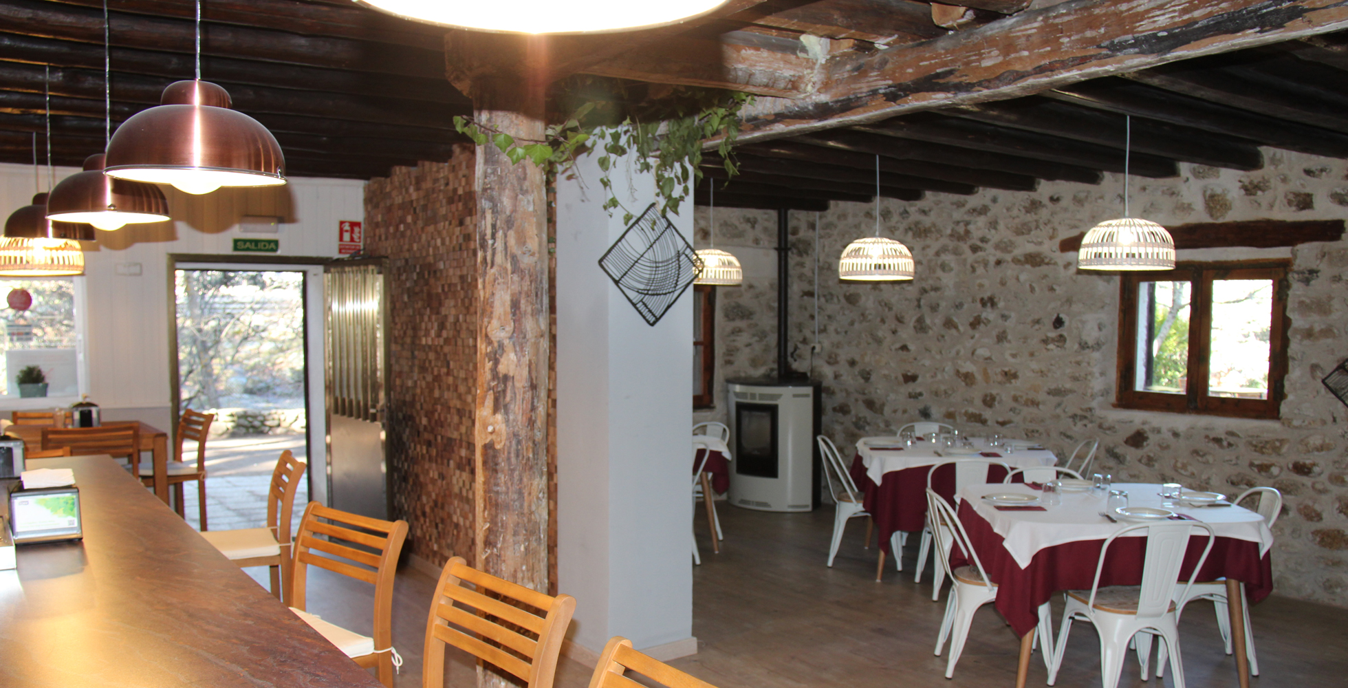 La Isla — comedor y barra (panorámica)